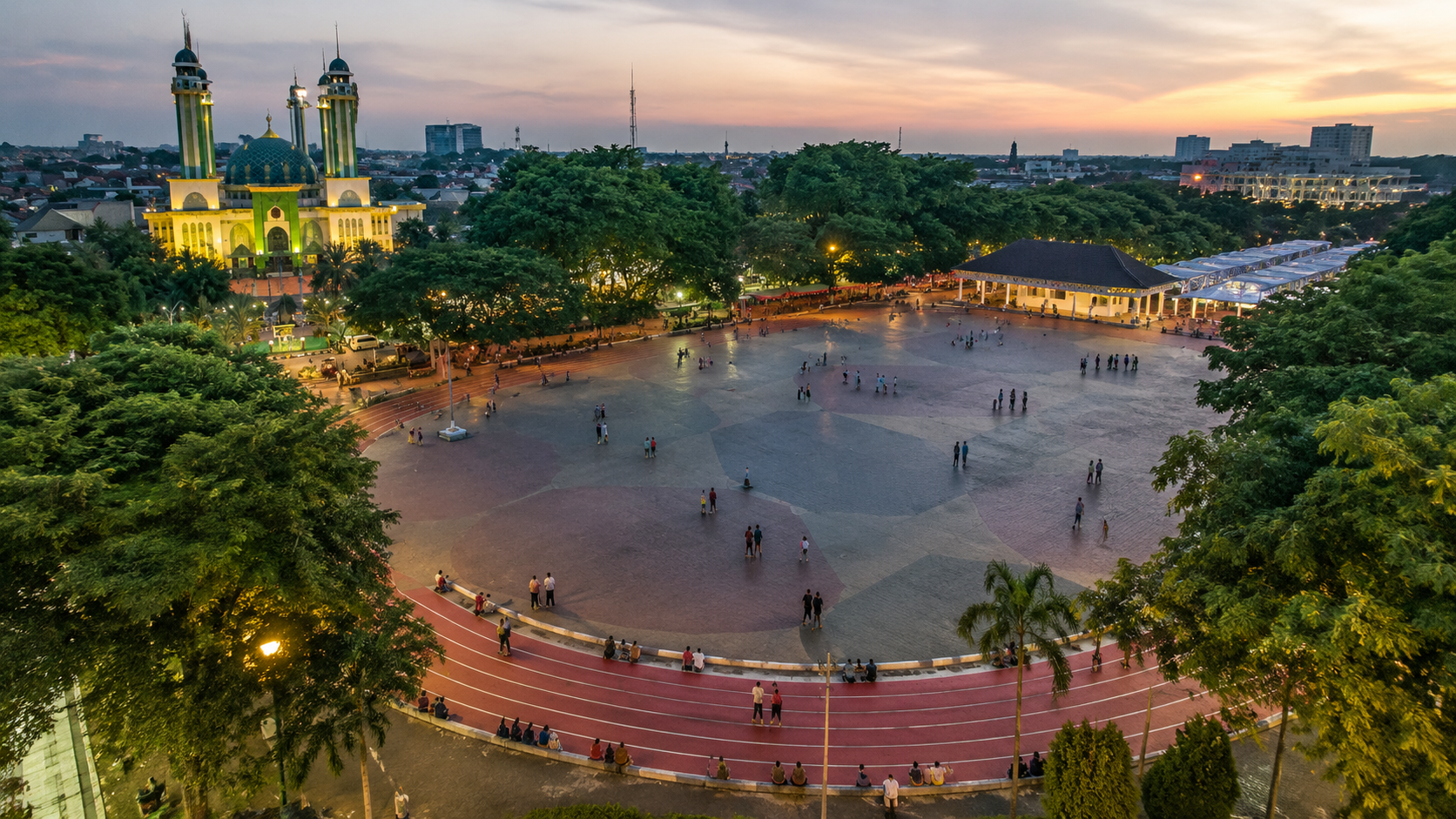Alun-Alun Kota Bekasi sebagai ruang publik keluarga