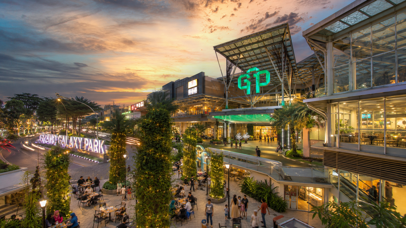 Grand Galaxy Park Bekasi dengan suasana lifestyle dan malam kota